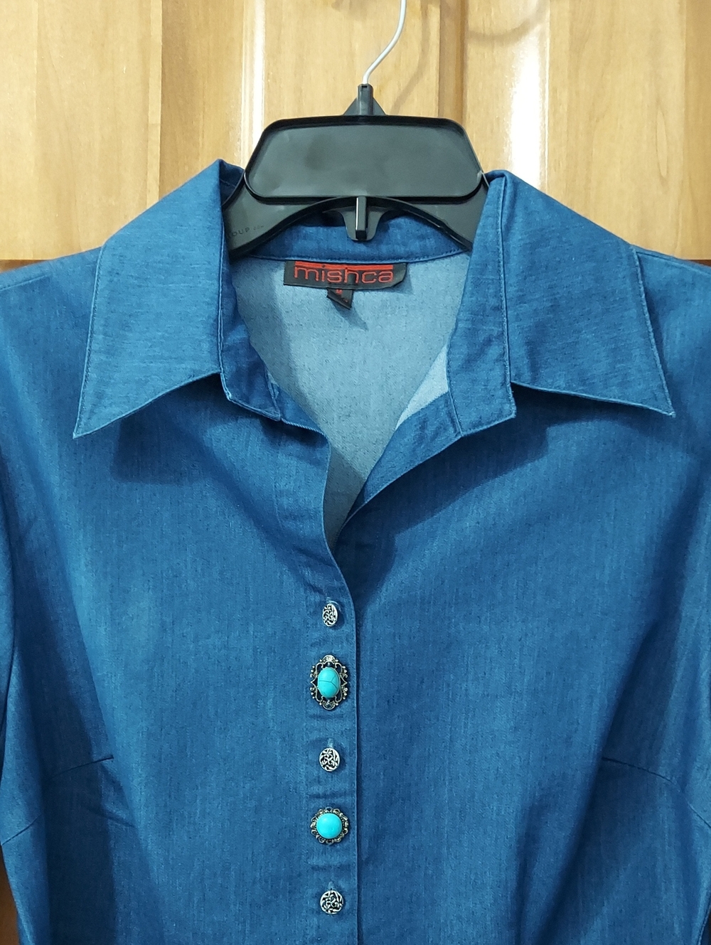 Mishca Soft Blue Denim Boho Turquoise/Silver Buttons Blouse Size Medium Like New - Picture 2 of 9
